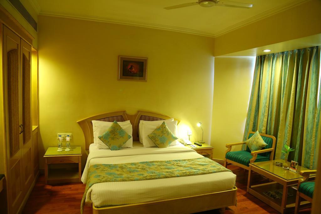 Kences Hotel -Opp Apsrtc Bus Stand Tirupati Eksteriør bilde