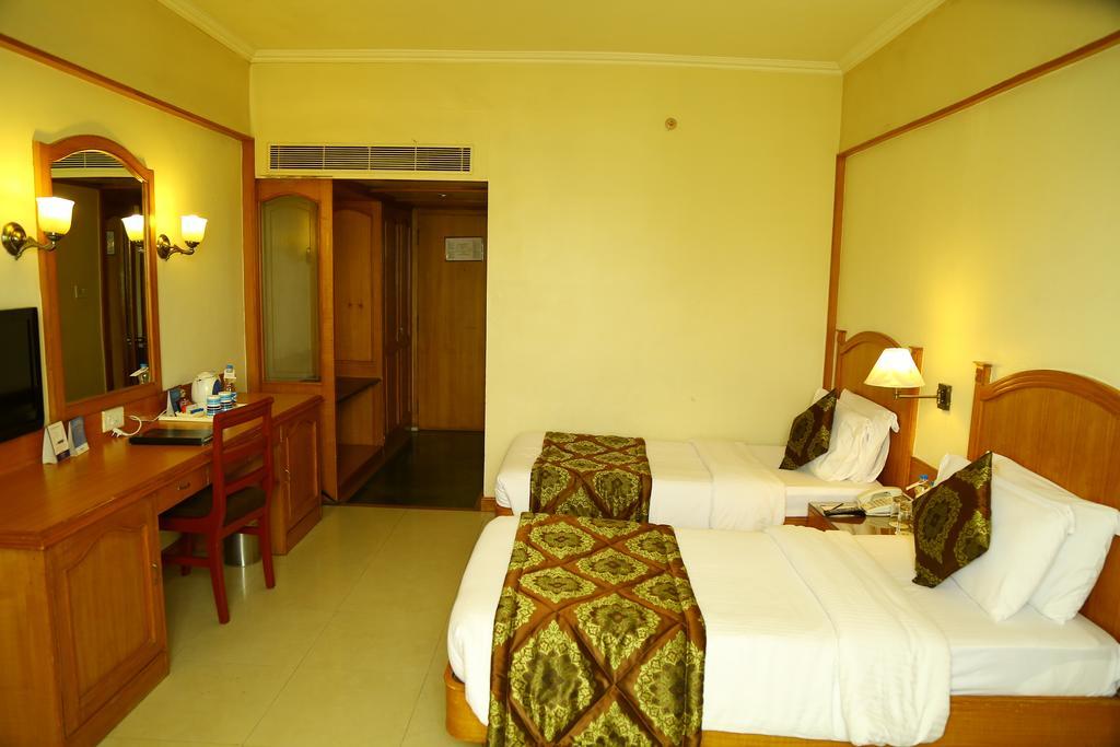 Kences Hotel -Opp Apsrtc Bus Stand Tirupati Eksteriør bilde