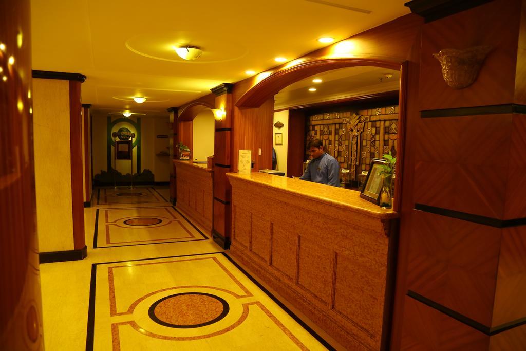 Kences Hotel -Opp Apsrtc Bus Stand Tirupati Eksteriør bilde