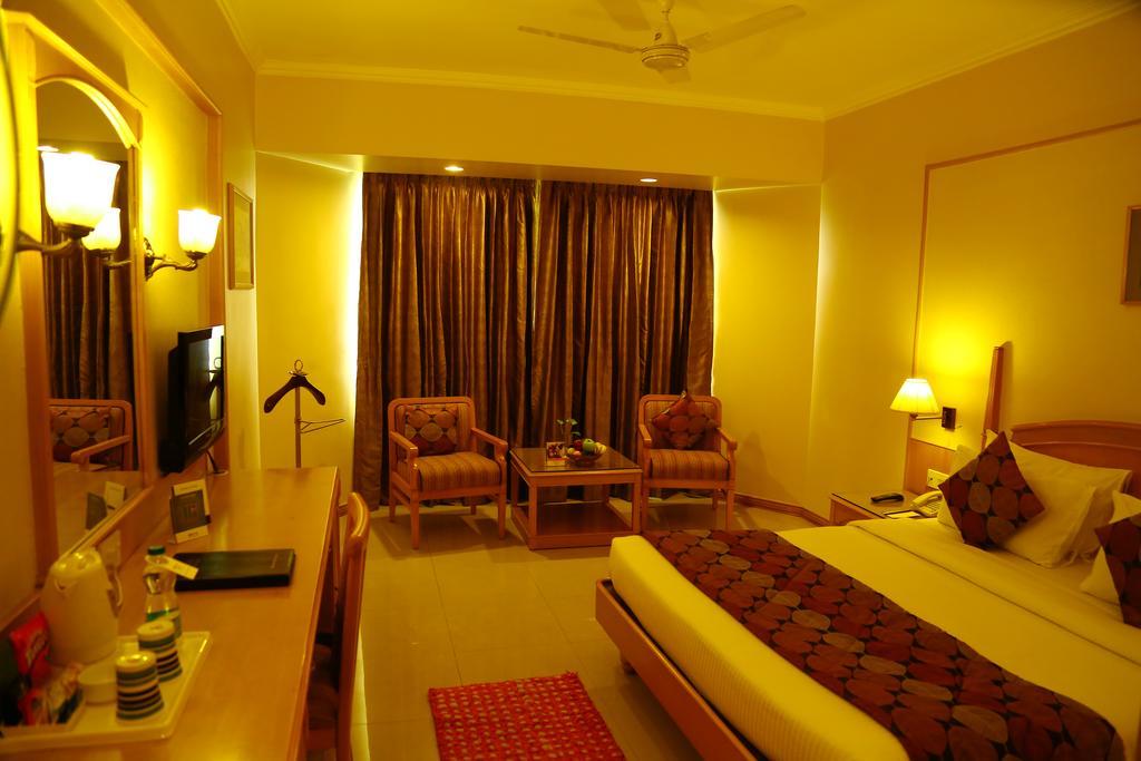 Kences Hotel -Opp Apsrtc Bus Stand Tirupati Eksteriør bilde